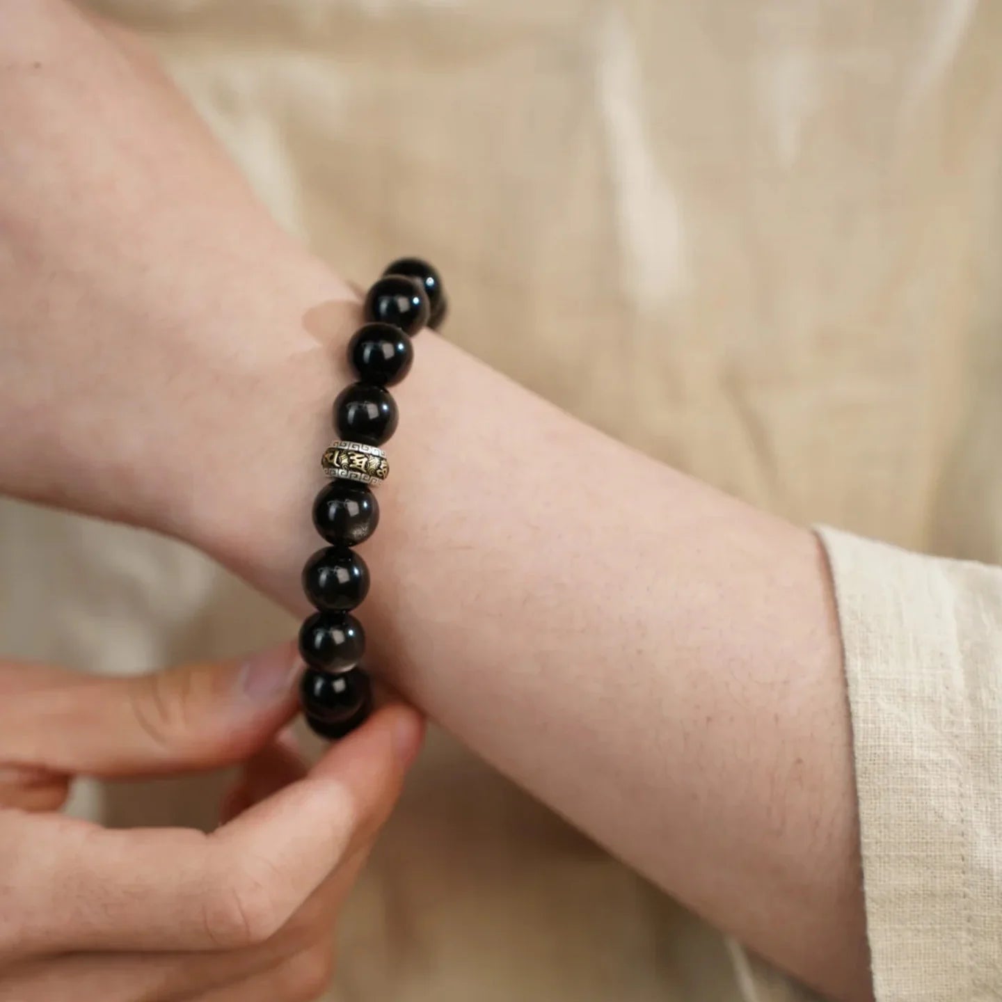 黑曜石蓮花圖案流動手鍊