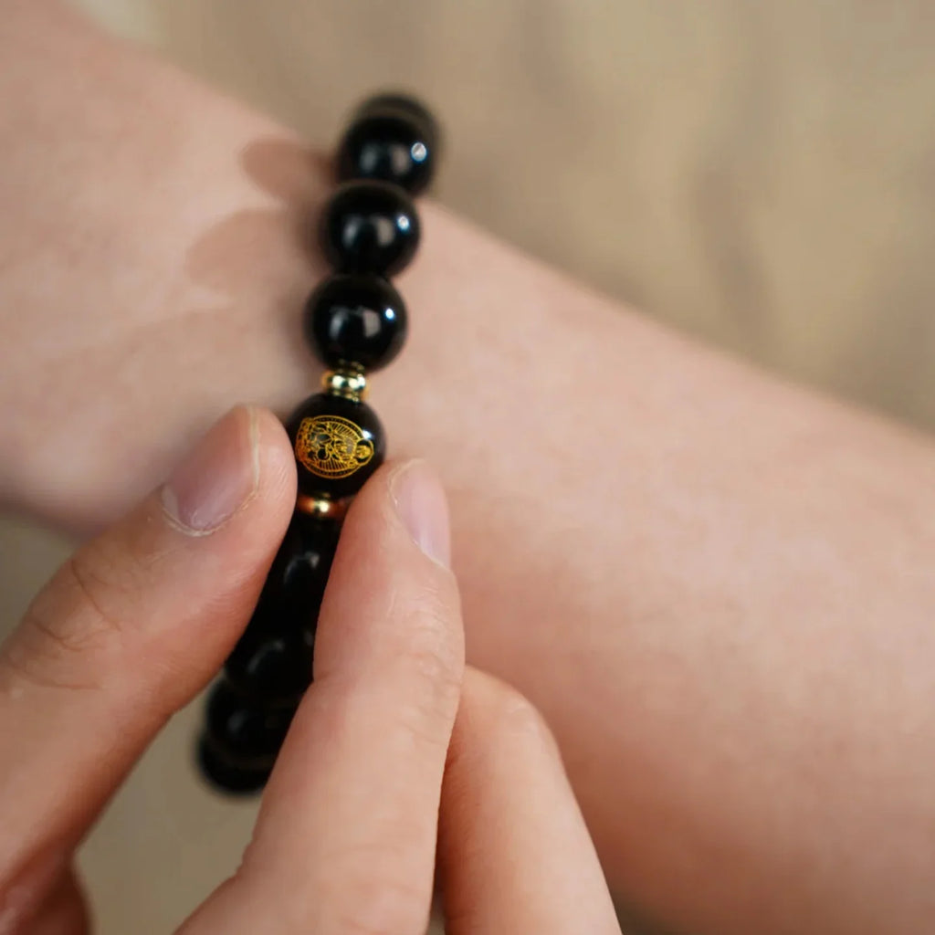 黑曜石蓮花圖案流動手鍊