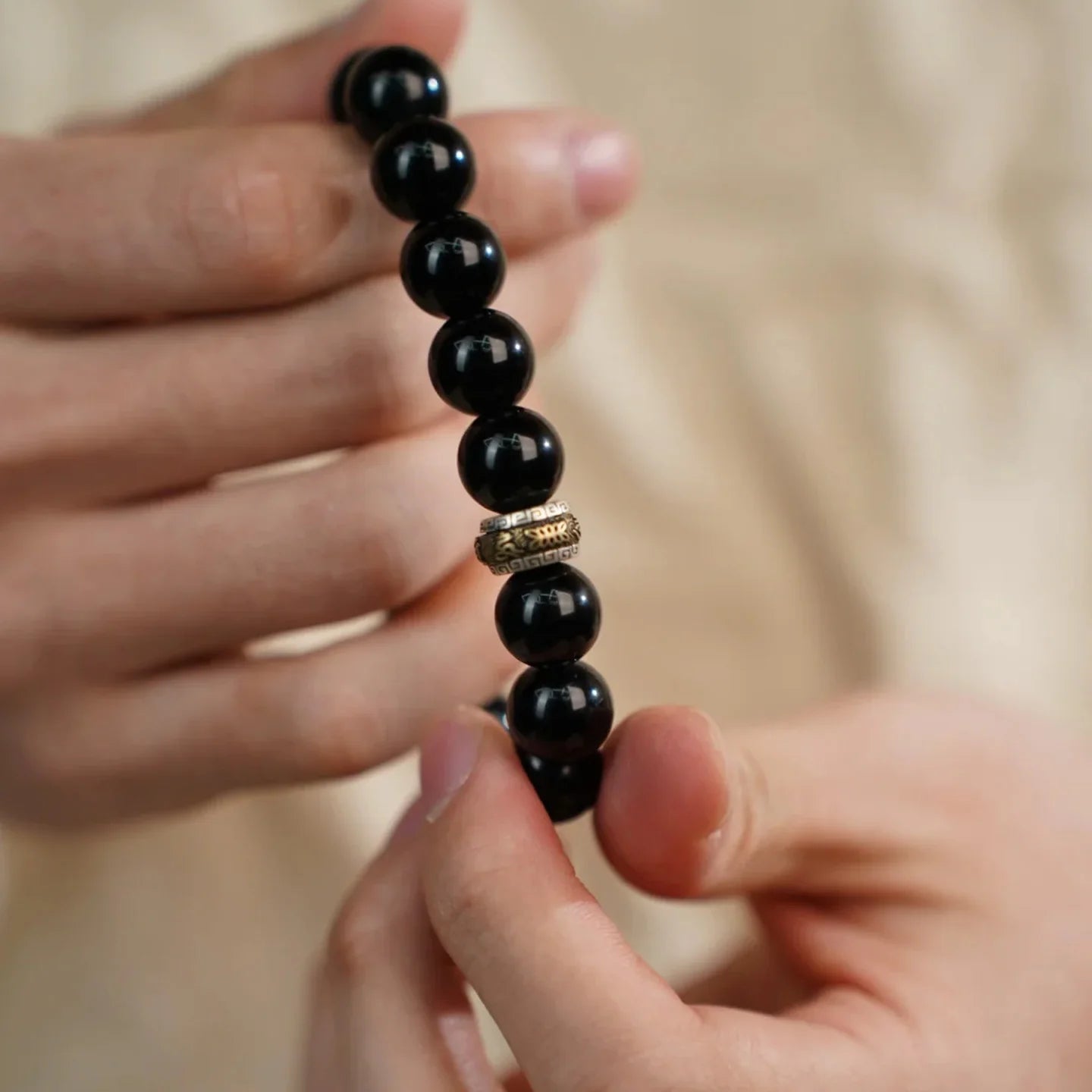 黑曜石蓮花圖案流動手鍊