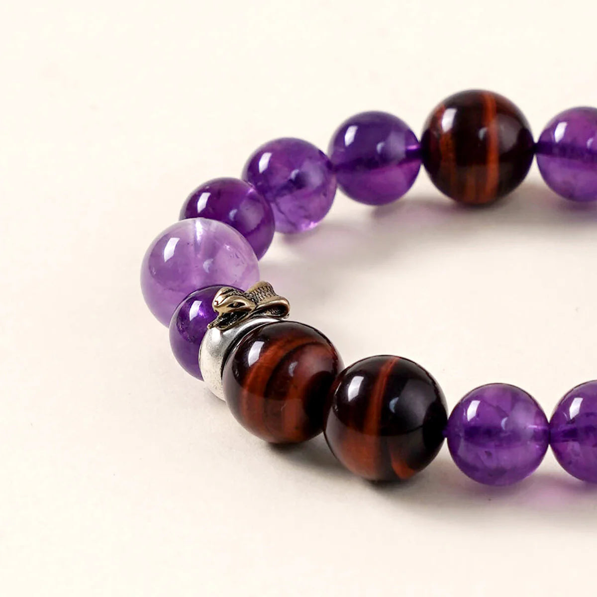 蛇生肖守護手鍊 – 紫水晶與紅虎眼石，幫助您專注