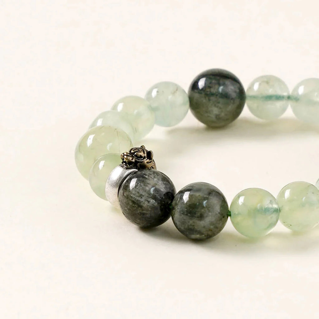 虎年生肖守護手鍊 – 葡萄石與拉長石，象徵勇氣