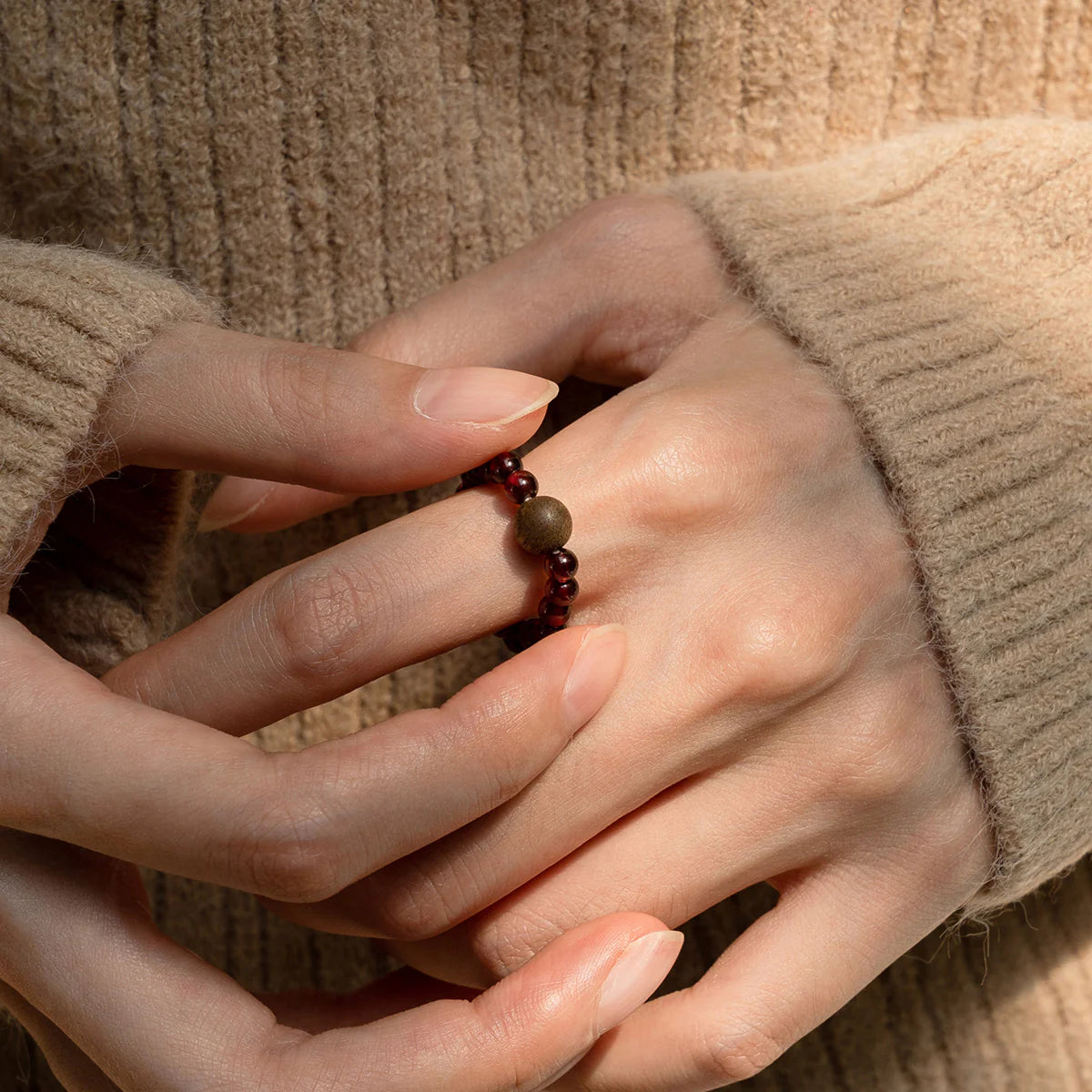 石榴石沉香能量戒指