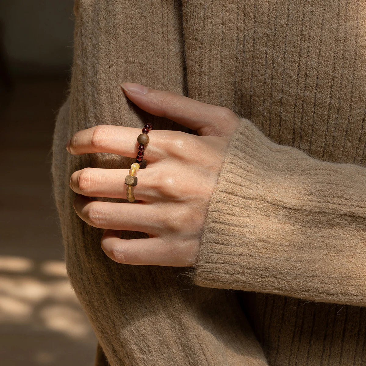 石榴石沉香能量戒指