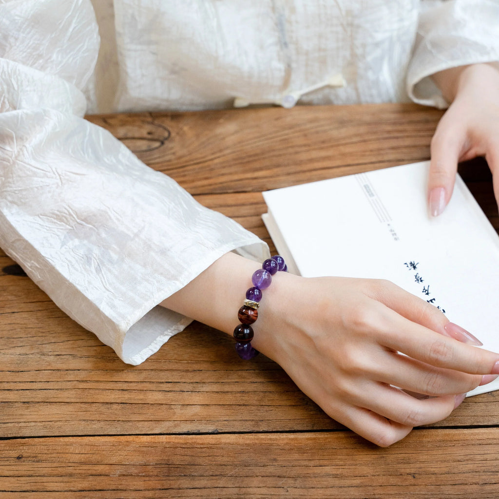 蛇生肖守護手鍊 – 紫水晶與紅虎眼石，幫助您專注