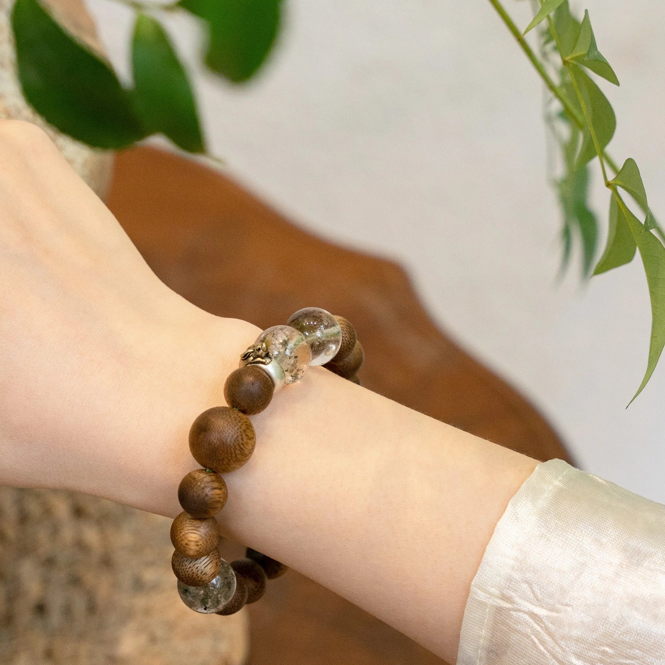 兔生肖守護手鍊 – 花園石英與木材，寓意心靈清晰