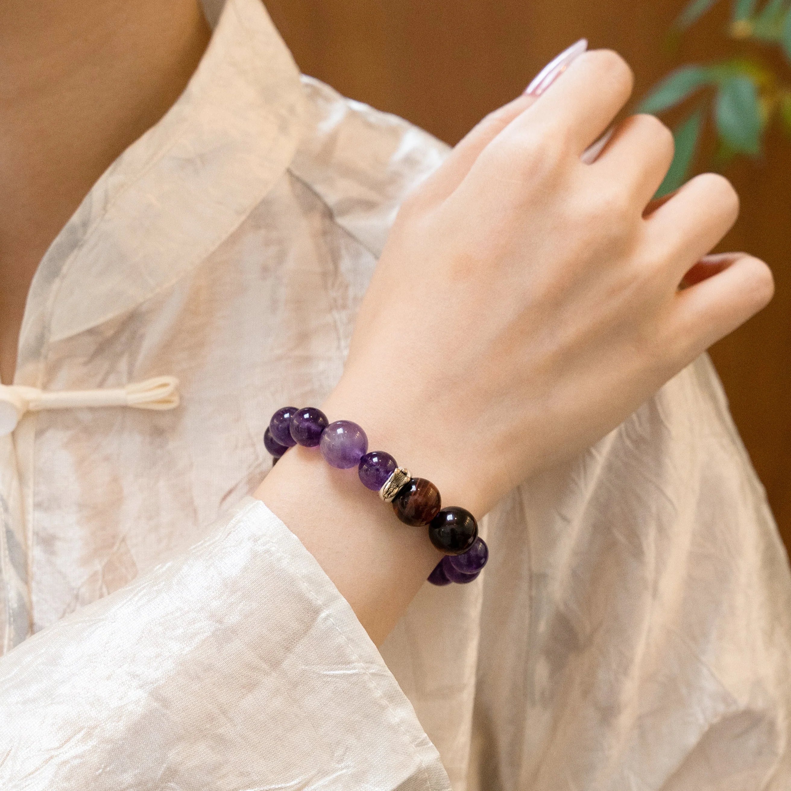 蛇生肖守護手鍊 – 紫水晶與紅虎眼石，幫助您專注